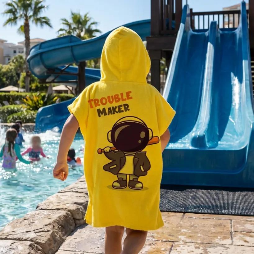 Salida de Baño Infantil con Gorro Amarilla — Trouble Maker | SKU: Y06 — Toallas salida de baño