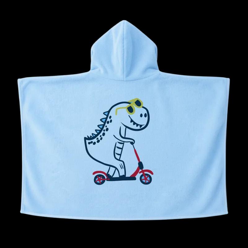 Salida de Baño Infantil con Gorro Azul Cielo — Dino Skater | SKU: B03 — Toallas salida de baño
