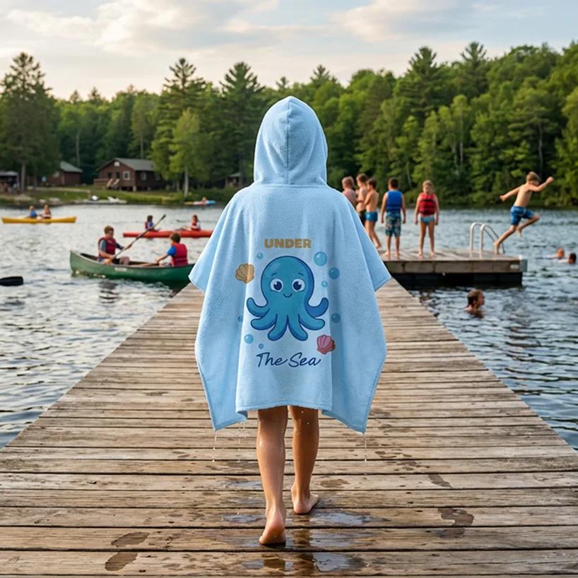 Salida de Baño Infantil con Gorro Azul Cielo — Pulpo Under The Sea | SKU: B06 — Toallas salida de baño