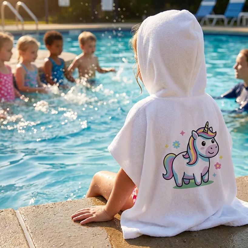 Salida de Baño Infantil con Gorro Blanca — Unicornio Kawaii | SKU: W06 — Toallas salida de baño
