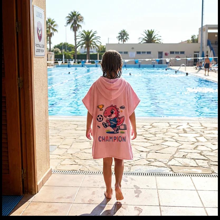 Salida de Baño Infantil con Gorro Rosa — Dino Champion | SKU: P05 — Toallas salida de baño