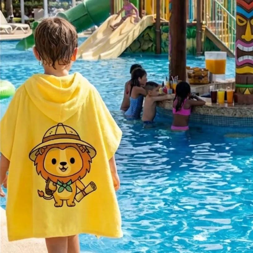Salida de Baño Infantil con Gorro Amarilla — León Safari | SKU: Y04 — Toallas salida de baño